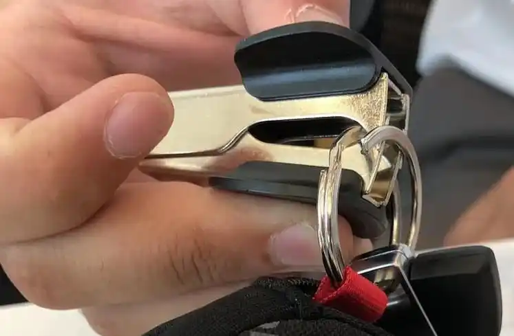 opening-your-keyring-with-a-staple-remover-jpg